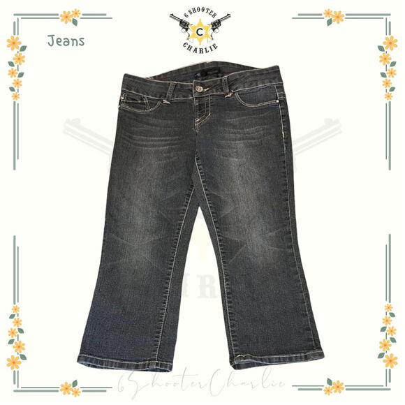 Maurices Womens Medium Capri Jean Shorts Denim Embroidery Pockets Super Soft - Picture 1 of 7
